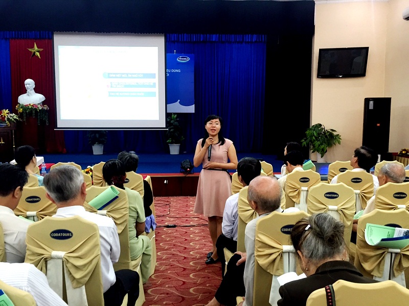 B&agrave; Nguyễn Thị Mỹ H&ograve;a &ndash; Trưởng ban nh&atilde;n hiệu ng&agrave;nh h&agrave;ng sữa bột (Vinamilk) chia sẻ những th&ocirc;ng tin hữu &iacute;ch của c&aacute;c sản phẩm dinh dưỡng d&agrave;nh cho người cao tuổi