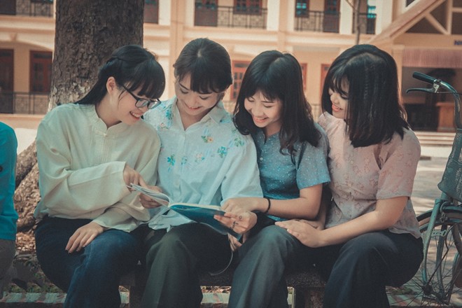 Dù trong trang phục 'cổ', những cô nữ sinh Bắc Giang vẫn xinh xắn và trẻ trung