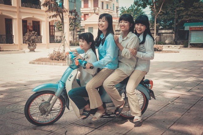 Chiếc xe 'cổ' cũng được nữ sinh Bắc Giang săn lùng làm đạo cụ chụp hình