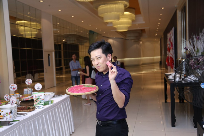 Nghệ sĩ h&agrave;i Trường Giang trong chương tr&igrave;nh 'Thi&ecirc;n đường ẩm thực'