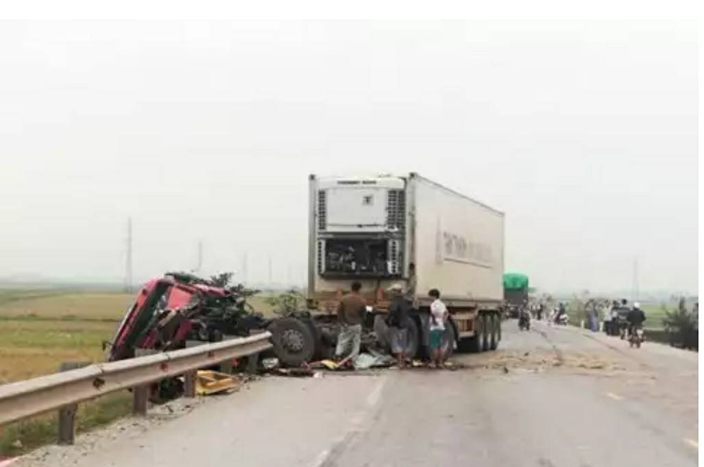 tai-nan-nghiem-trong-6-xe-o-to-dam-lien-hoan-tren-duong-tranh-tp-vinh