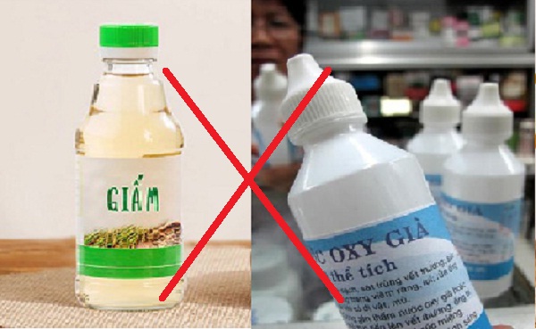 Giấm trộn với oxy gi&agrave; c&oacute; thể g&acirc;y hỏng da, mắt