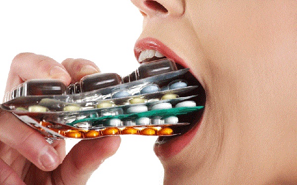 Lạm dụng thuốc kh&ocirc;ng l&agrave;m bệnh mau khỏi m&agrave; c&ograve;n g&acirc;y nguy hiểm