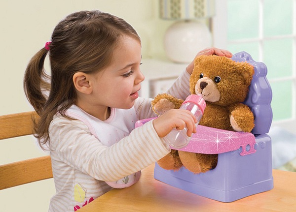 Trong khi trẻ chơi, th&uacute; b&ocirc;ng rất dễ bị nhiễm bụi bẩn, ẩm mốc