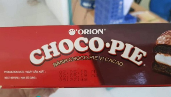 Kh&aacute;ch h&agrave;ng &lsquo;tố&rsquo; b&aacute;nh Choco-pie bị nấm mốc