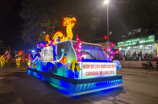Quảng Ninh: Trai tài, gái sắc xuống phố ''bung lụa'' cùng Carnaval Hạ Long 2018