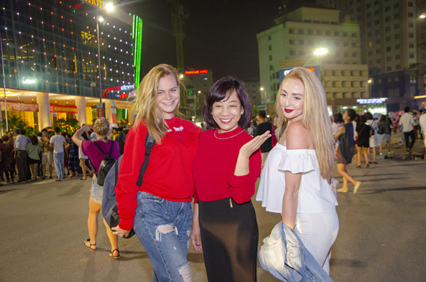 Quảng Ninh: Trai tài, gái sắc xuống phố ''bung lụa'' cùng Carnaval Hạ Long 2018
