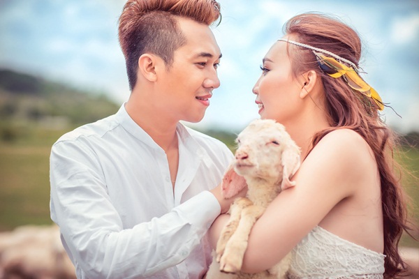 Bộ ảnh cưới tr&ecirc;n lưng ngựa đầy phong c&aacute;ch của cặp đ&ocirc;i S&agrave;i th&agrave;nh