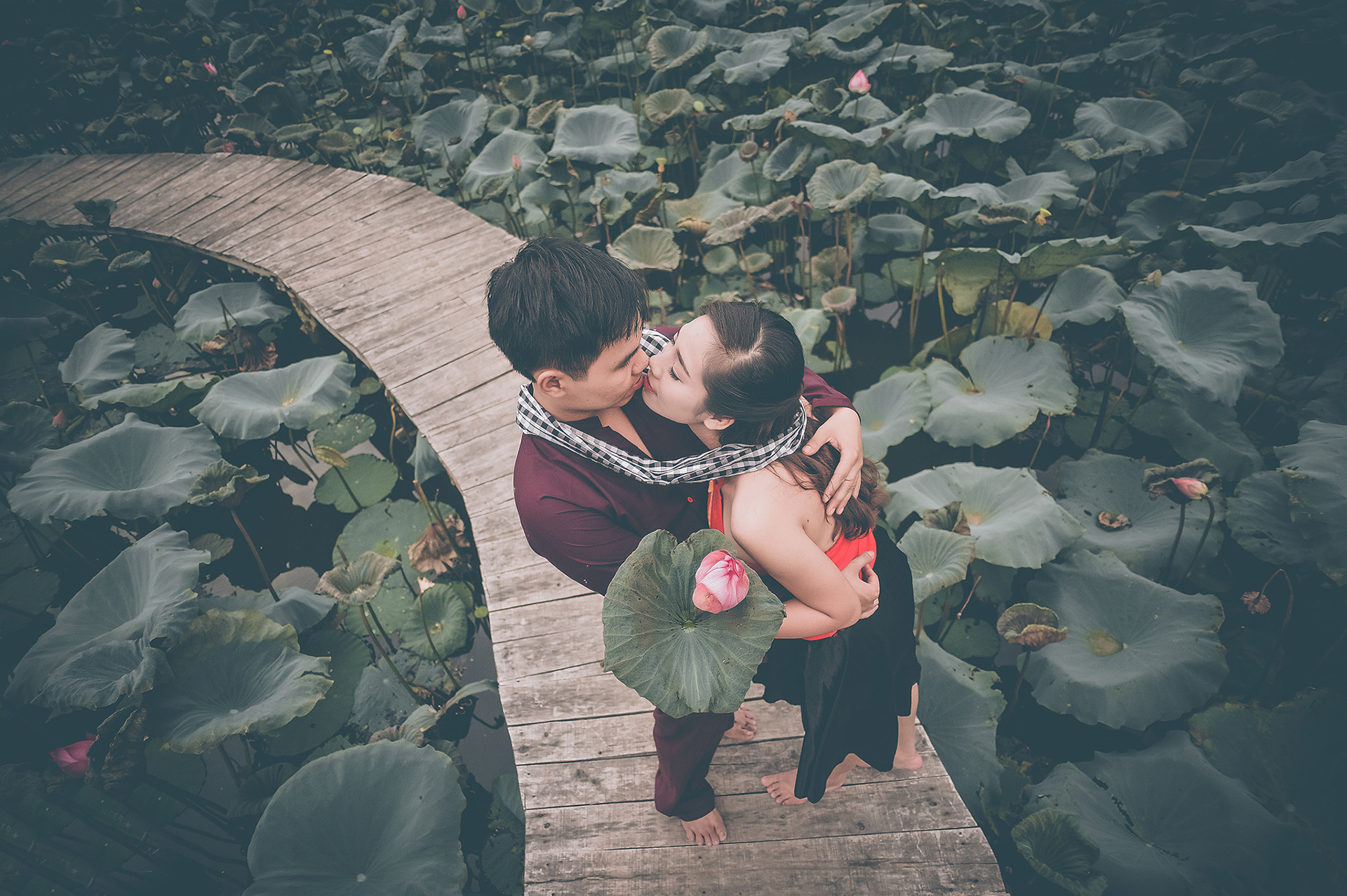 Bộ ảnh cưới độc đ&aacute;o với phong c&aacute;ch th&ocirc;n qu&ecirc;