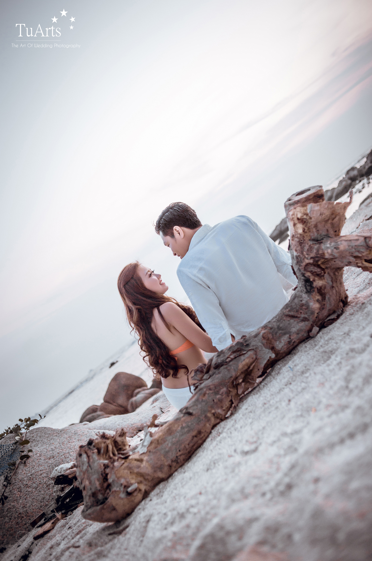 Bộ ảnh cưới 'chuyện t&igrave;nh n&agrave;ng ti&ecirc;n c&aacute;' b&ecirc;n bờ biển Nha Trang