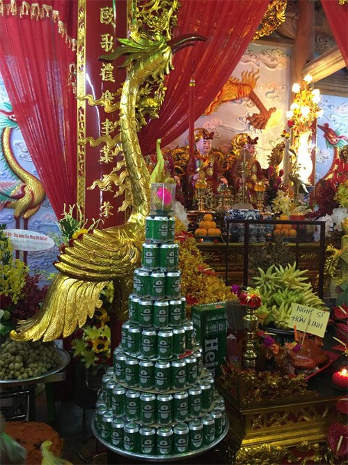 Nh&agrave; thờ tổ 'khủng' của Ho&agrave;i Linh chật cứng nghệ sĩ v&agrave; kh&aacute;n giả