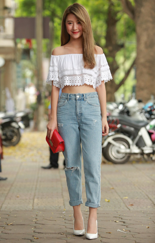Quỳnh Anh Shyn khoe eo thon dáng chuẩn