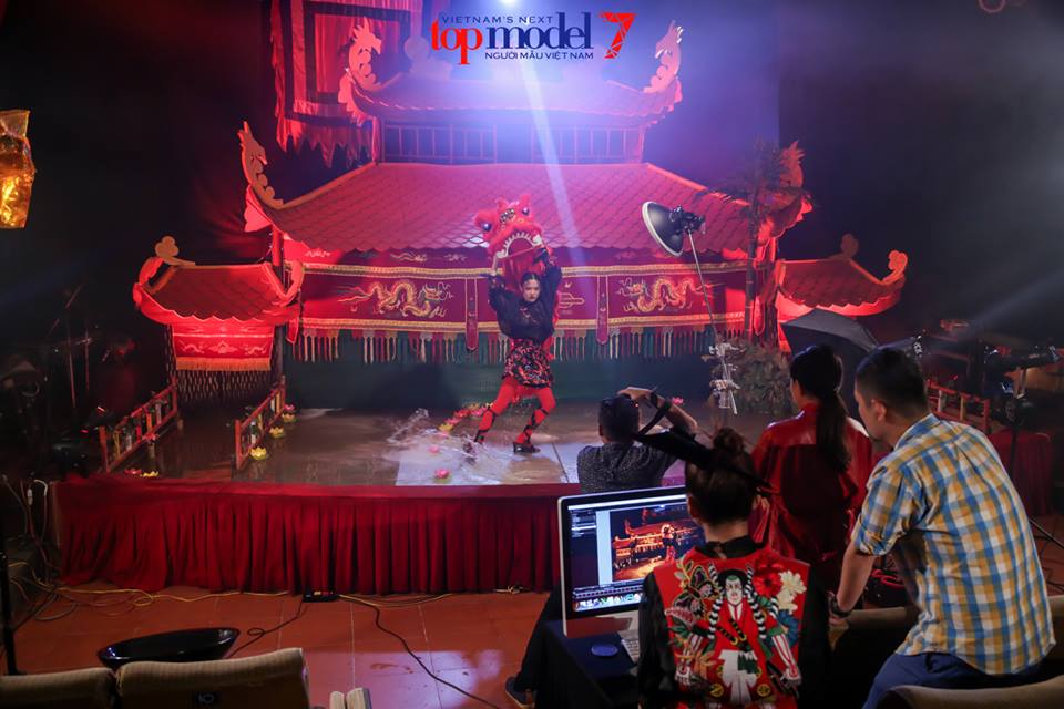 Angela Phương Trinh l&agrave;m &lsquo;n&aacute;o loạn&rsquo; Next Top Model tập 10