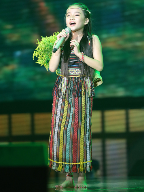 The Voice Kids 2016 – Liveshow 1: Đông Nhi khóc nức nở vì học trò cưng