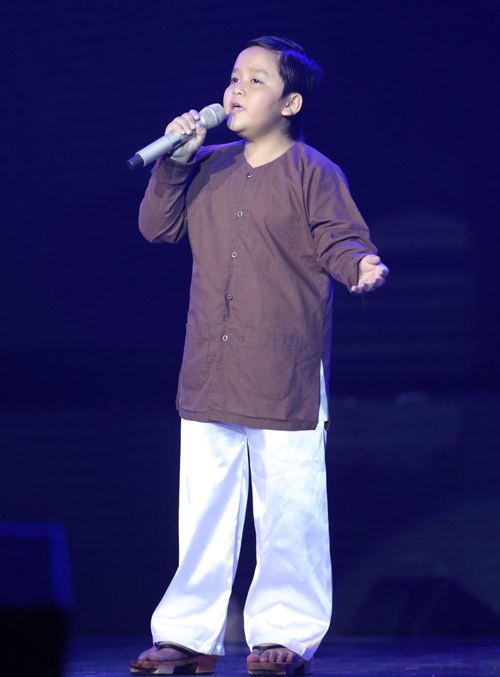 The Voice Kids 2016 – Liveshow 1: Đông Nhi khóc nức nở vì học trò cưng
