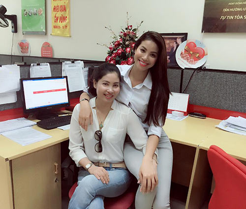 Phạm Hương b&igrave;nh y&ecirc;n trong v&ograve;ng tay của 'người chống lưng' 