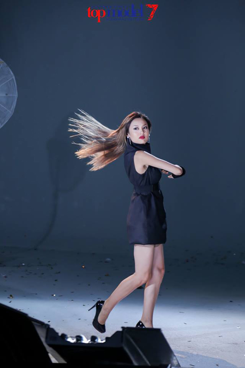 4 th&iacute; sinh v&agrave;o chung kết Vietnam&rsquo;s Next Top Model 2016 g&acirc;y sốc
