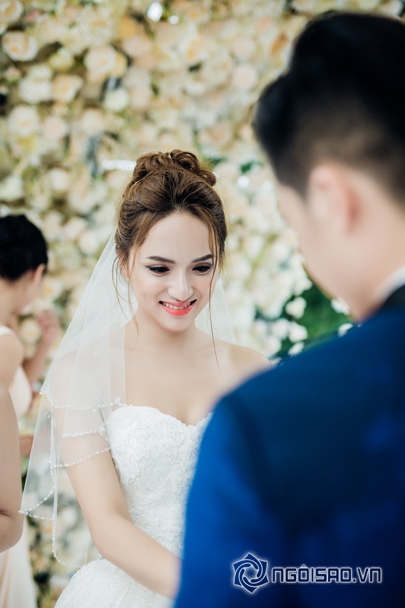 Sự thật về đ&aacute;m cưới lộng lẫy của Hương Giang idol
