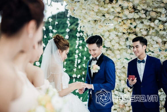 Sự thật về đ&aacute;m cưới lộng lẫy của Hương Giang idol