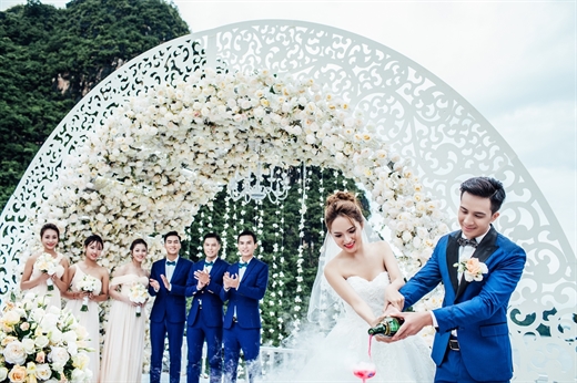 Sự thật về đ&aacute;m cưới lộng lẫy của Hương Giang idol
