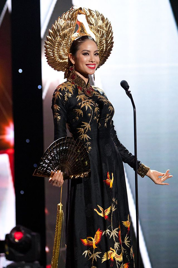 Phạm Hương v&agrave; h&agrave;nh tr&igrave;nh &yacute; nghĩa sau 1 năm đăng quang