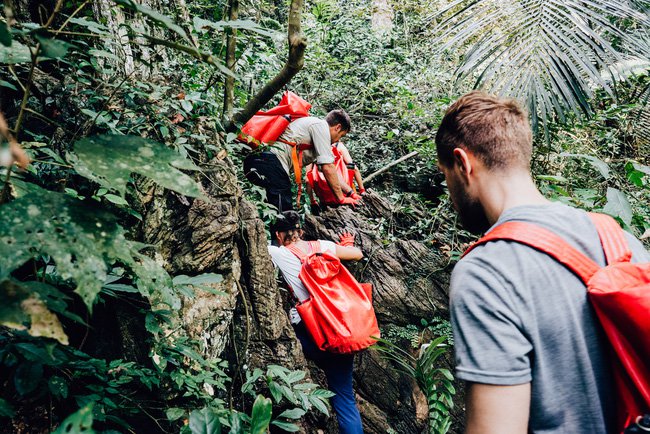 Kh&aacute;m ph&aacute; hang động T&uacute; L&agrave;n đầy b&iacute; hiểm ở Quảng B&igrave;nh