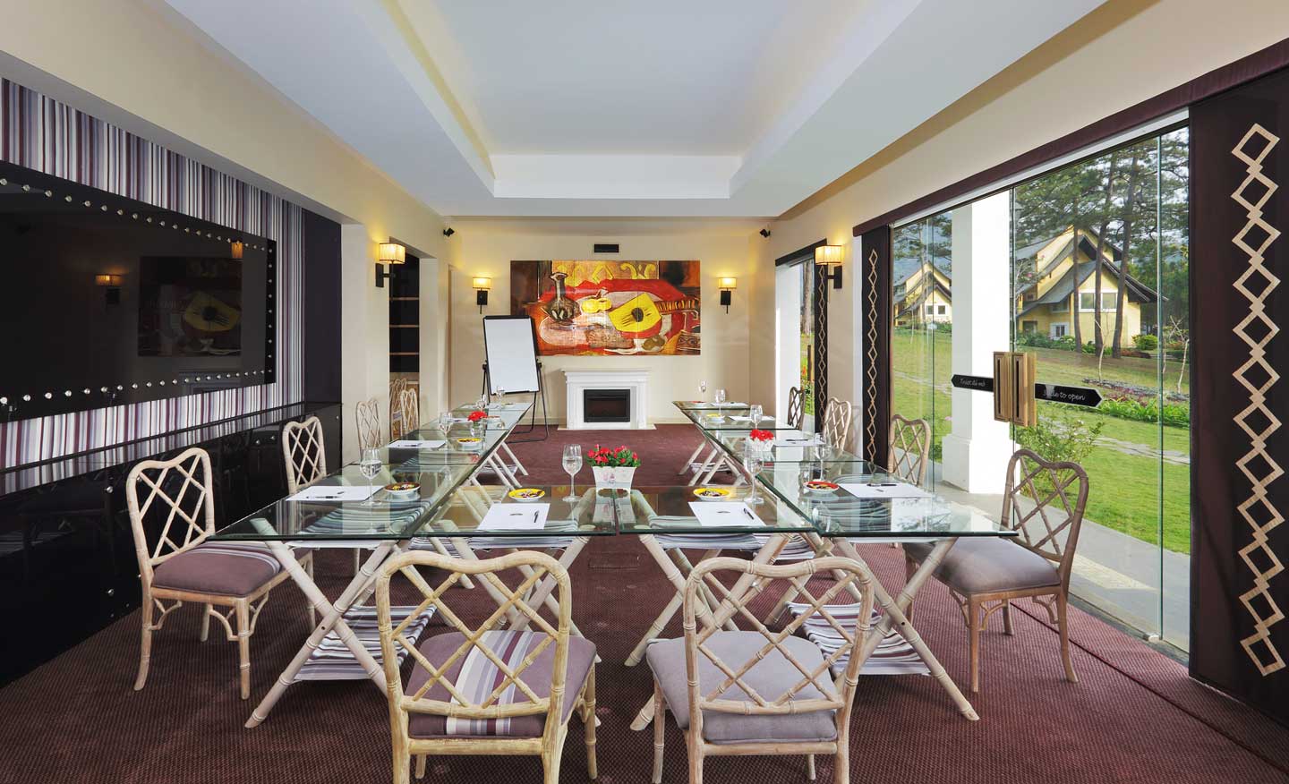 Chi&ecirc;m ngưỡng resort tr&agrave;n ngập sắc hoa ở Đ&agrave; Lạt