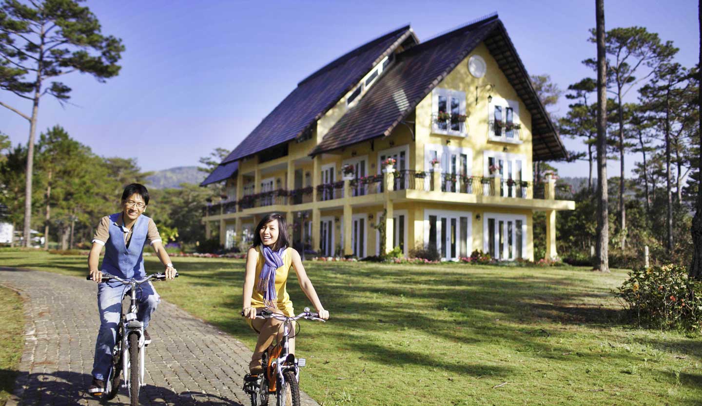 Chi&ecirc;m ngưỡng resort tr&agrave;n ngập sắc hoa ở Đ&agrave; Lạt