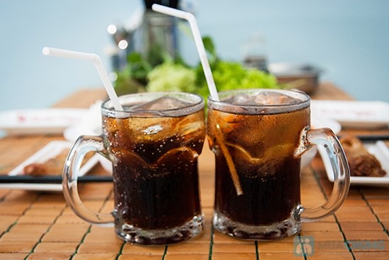 Theo b&aacute;o D&acirc;n tr&iacute; ăn đồ nướng uống rượu tăng nguy cơ ung thư. 