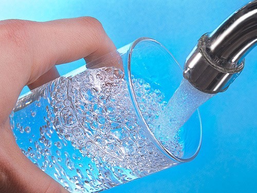 Điều k&igrave; diệu nếu uống một cốc nước ngay sau khi thức dậy