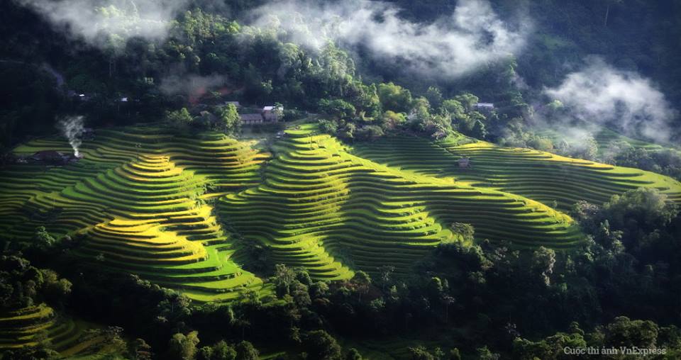 Đặc sản Ho&agrave;ng Su Ph&igrave; H&agrave; Giang  Đến Ho&agrave;ng Su Ph&igrave;, bạn sẽ  nh&igrave;n thấy một m&oacute;n ăn quen thuộc của người Đồng Th&aacute;p m&ugrave;a nước nổi &ndash; đ&oacute; ch&iacute;nh l&agrave; những ch&uacute; chuột. Đ&acirc;y l&agrave; m&oacute;n ăn nổi tiếng của người La Ch&iacute;.  Thịt chuột l&agrave; m&oacute;n ăn kh&ocirc;ng thể thiếu được trong cuộc sống của người d&acirc;n La Ch&iacute; H&agrave; Giang. Người d&acirc;n La Ch&iacute; chế biến th&agrave;nh nhiều m&oacute;n rất thơm ngon như chuột nướng, chuột x&agrave;o, chuột treo g&aacute;c bếp&hellip;Nếu người 13win OKVIP tựa game giải trí đỉnh cao kinh c&oacute; thịt lợn l&agrave; m&oacute;n ăn h&agrave;ng ng&agrave;y, th&igrave; người La Ch&iacute; c&oacute; thịt chuột c&oacute; thể ăn quanh năm suốt th&aacute;ng.  Thịt chuột c&oacute; mặt trong bất kỳ lễ hội hoặc c&aacute;c lễ c&uacute;ng của người La Ch&iacute;. Nếu phượt Ho&agrave;ng Su Ph&igrave; m&agrave; kh&ocirc;ng nếm thử thịt chuột th&igrave; thật l&agrave; một thiếu s&oacute;t rất lớn.