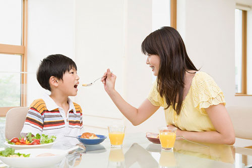 Kh&ocirc;ng n&ecirc;n cho trẻ ăn 4 loại b&aacute;nh sau v&agrave;o bữa s&aacute;ng