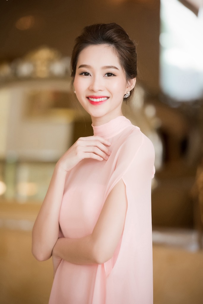 Hoa hậu Đặng Thu Thảo: Tay chơi h&agrave;ng hiệu k&iacute;n tiếng của Vbiz