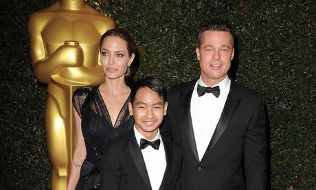 Sự thật về việc Brad Pitt bạo h&agrave;nh con trai gốc Campuchia