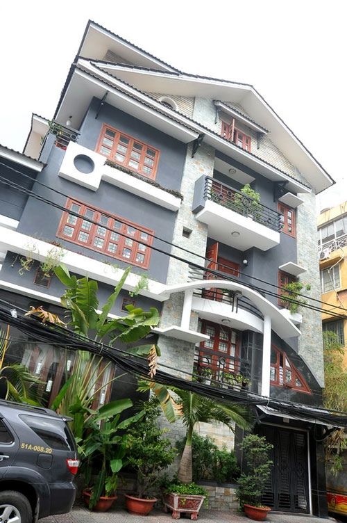 Biệt thự xa hoa hơn 40 tỷ đồng của vợ chồng L&yacute; Hải - Minh H&agrave;