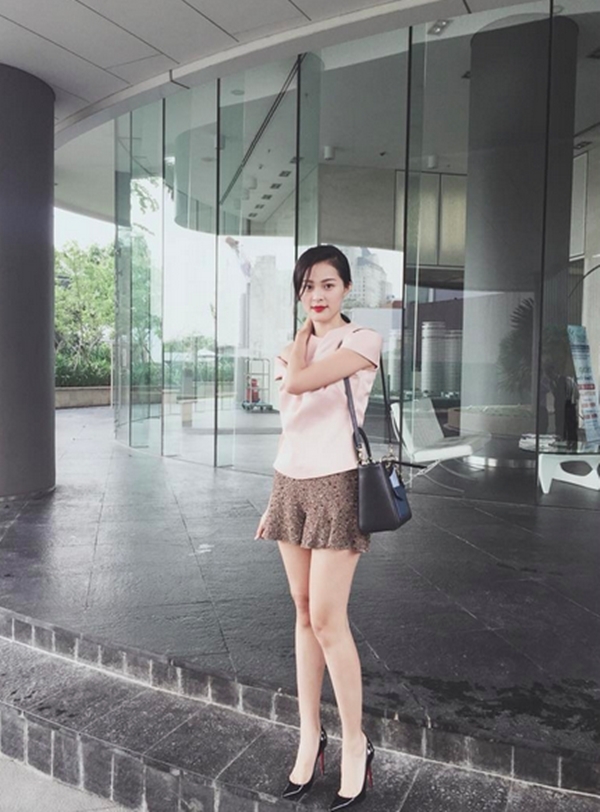 Bóc mác loạt đồ hàng hiệu của 'cô Tấm' Hạ Vi