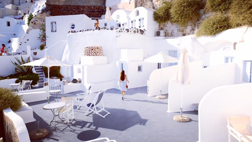 Chu du Hi Lạp v&agrave; kh&aacute;m ph&aacute; những ng&ocirc;i nh&agrave; nấm ở Santorini