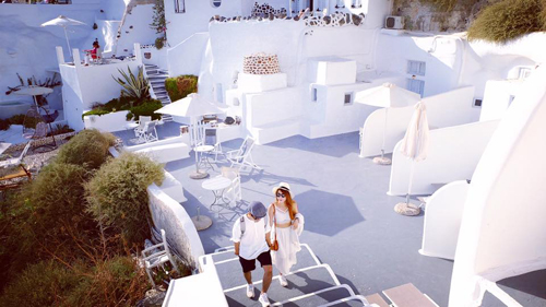 Chu du Hi Lạp v&agrave; kh&aacute;m ph&aacute; những ng&ocirc;i nh&agrave; nấm ở Santorini