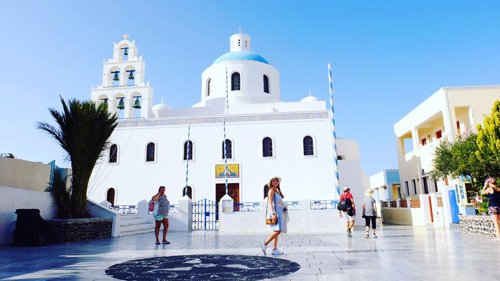 Chu du Hi Lạp v&agrave; kh&aacute;m ph&aacute; những ng&ocirc;i nh&agrave; nấm ở Santorini