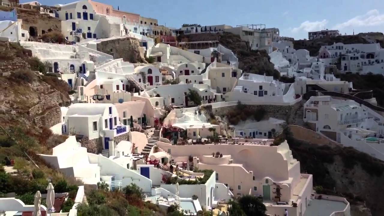 Chu du Hi Lạp v&agrave; kh&aacute;m ph&aacute; những ng&ocirc;i nh&agrave; nấm ở Santorini