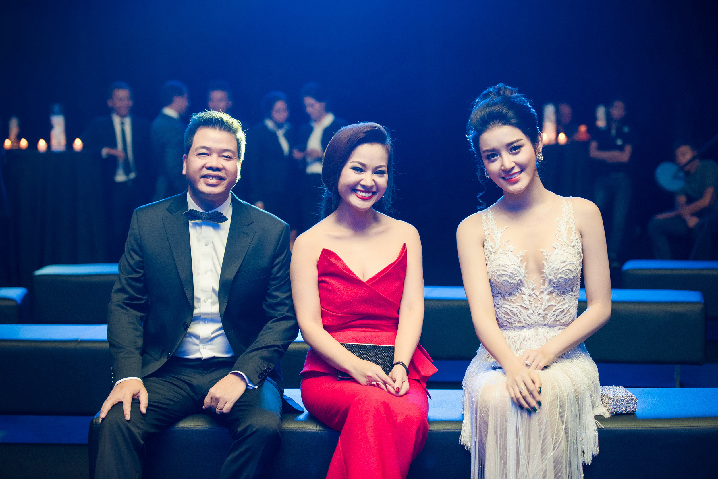 &Aacute; hậu Huyền My được mẹ đưa đ&oacute;n tới event bằng xế hộp tiền tỷ