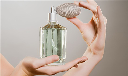 Tự chế nước hoa quyến rũ từ tinh dầu bưởi v&agrave; bạc h&agrave;