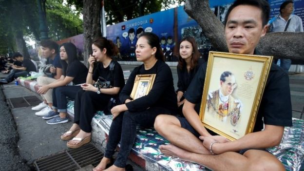 Du kh&aacute;ch Th&aacute;i Lan cần lưu &yacute; điều g&igrave; trong dịp quốc tang