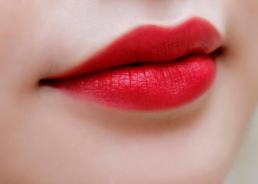 Tuyệt chi&ecirc;u mix m&agrave;u son chuẩn v&agrave; độc đ&aacute;o khiến ph&aacute;i nữ m&ecirc; mẩn