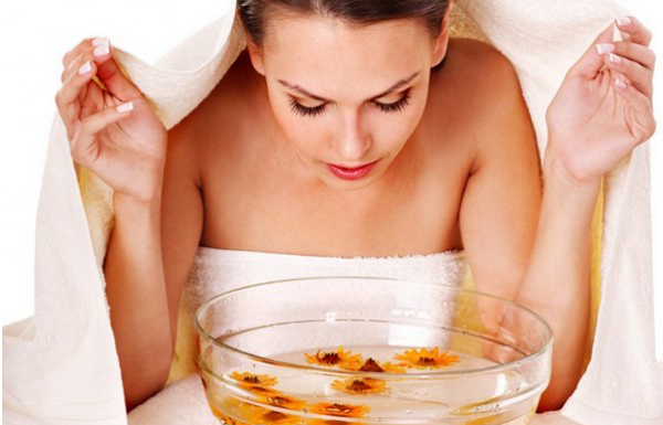 Liệu ph&aacute;p trị mụn hiệu quả bằng c&aacute;ch x&ocirc;ng hơi