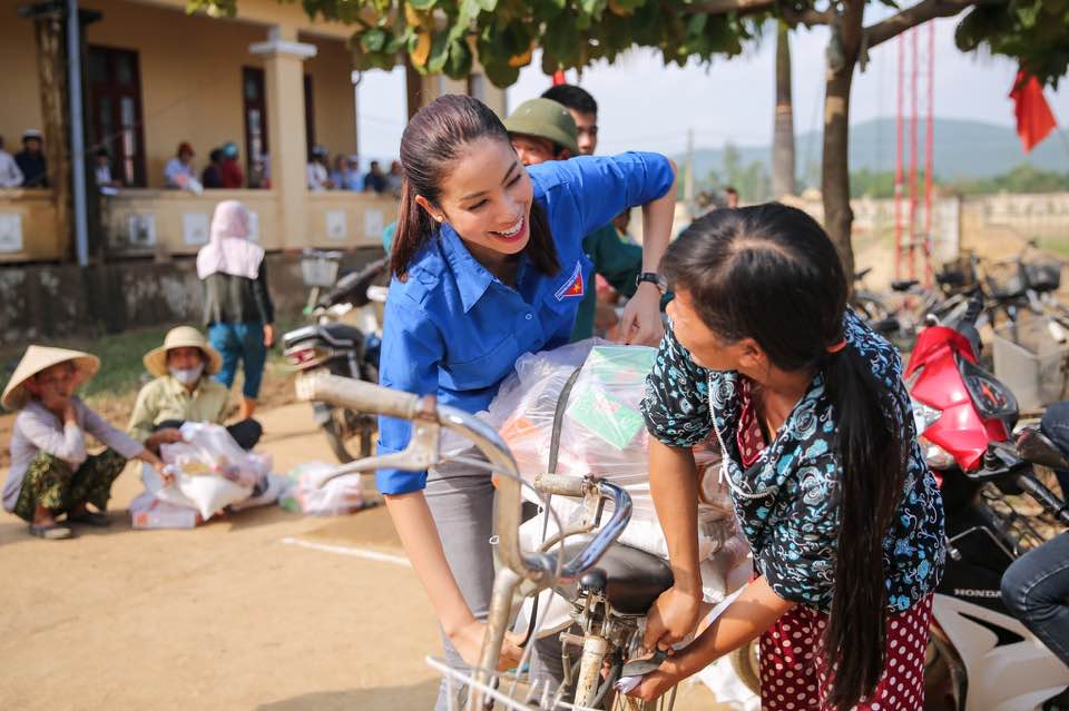 Phạm Hương: Đẹp ở tấm l&ograve;ng, đẹp cả trong nh&acirc;n c&aacute;ch