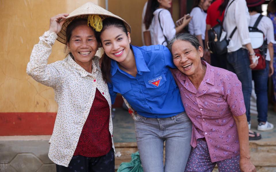 Phạm Hương: Đẹp ở tấm l&ograve;ng, đẹp cả trong nh&acirc;n c&aacute;ch