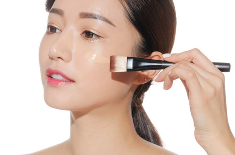 Mẹo sử dụng kem che khuyết điểm cho lớp trang điểm đẹp tự nhi&ecirc;n
