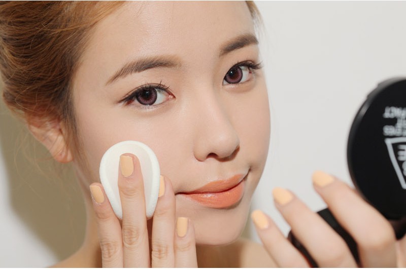 Mẹo sử dụng kem che khuyết điểm cho lớp trang điểm đẹp tự nhi&ecirc;n
