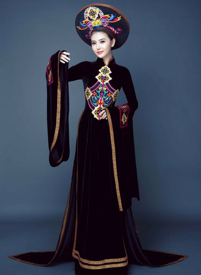 Ngọc Duy&ecirc;n ki&ecirc;u sa trong trang phục &aacute;o d&agrave;i tại Miss Global Beauty Queen